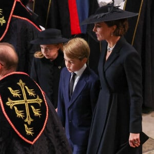 Catherine, princesse de Galles, le prince George, la princesse Charlotte - Service funéraire à l'Abbaye de Westminster pour les funérailles d'Etat de la reine Elizabeth II d'Angleterre. Le sermon est délivré par l'archevêque de Canterbury Justin Welby (chef spirituel de l'Eglise anglicane) au côté du doyen de Westminster David Hoyle. Londres, le 19 septembre 2022. © Phil Noble / PA via Bestimage 