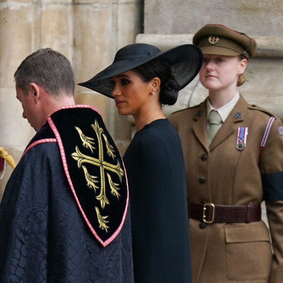 Meghan Markle arrive aux funérailles de la reine Elizabeth II en l'abbaye de Westminster. Londres.