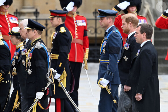 La princesse Anne, le prince Andrew, le prince Edward, le prince William, le prince Harry - Procession du cercueil de la reine Elizabeth II d'Angleterre. Londres, le 19 septembre 2022.