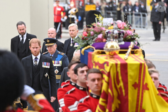 Le prince Harry, duc de Sussex - Arrivées au service funéraire à l'Abbaye de Westminster pour les funérailles d'Etat de la reine Elizabeth II d'Angleterre le 19 septembre 2022. © Geoff Pugh / PA via Bestimage