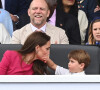 Boris Johnson, Kate Catherine Middleton, duchesse de Cambridge et leurs enfants, le prince Louis, Mike Tindall, Mia Tindall - La famille royale d'Angleterre lors de la parade devant le palais de Buckingham, à l'occasion du jubilé de la reine d'Angleterre