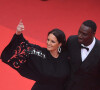 Omar Sy et sa femme Hélène - Montée des marches du film "Top Gun : Maverick" lors du 75e Festival de Cannes. Le 18 mai 2022. © Giancarlo Gorassini / Bestimage 
