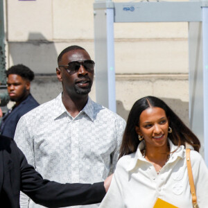 Omar Sy et sa fille Selly - Sorties du défilé de mode Homme printemps-été 2023 Louis Vuitton dans la cour Carrée du Louvre à Paris, le 23 juin 2022. © Veeren-Clovis/Bestimage