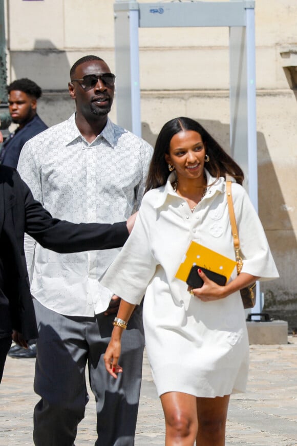 Omar Sy et sa fille Selly - Sorties du défilé de mode Homme printemps-été 2023 Louis Vuitton dans la cour Carrée du Louvre à Paris, le 23 juin 2022. © Veeren-Clovis/Bestimage