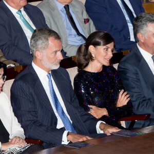 Le roi Felipe VI et la reine Letizia d'Espagne, au concert extraordinaire de l'Orchestre et du Choeur nationaux d'Espagne organisé à l'occasion du 50e anniversaire de la recherche sur le cancer de l'Association espagnole contre le cancer à l'Auditorium national de musique à Madrid. Le 16 septembre 2022. 