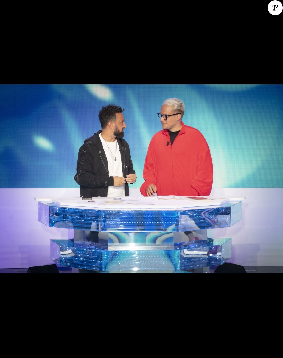 Exclusif - Cyril Hanouna, Guillaume Genton sur le plateau de l'émission TPMP (Touche pas à mon poste) diffusée en direct le 27 septembre 2021 sur C8. © Jack Tribeca / Bestimage