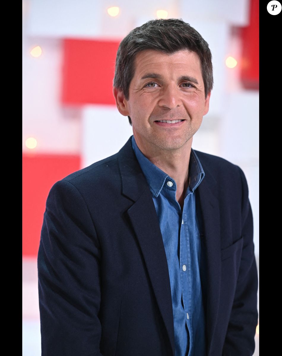 Thomas Sotto - Soirée de gala "Coeur Central" au profit de Terre d'Impact fonds de dotation de la FFT et de l'association Fête le Mur sur le Court Central Philippe Chatrier à Roland Garros, Paris le 5 juillet 2022. © Marc Ausset-Lacroix/Bestimage