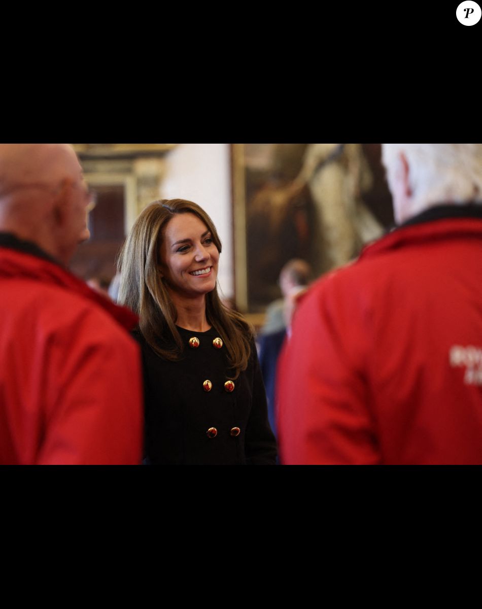 Catherine (Kate) Middleton, princesse de Galles, rencontre des bénévoles et du personnel opérationnel au Windsor Guildhall à Windsor, Royaume Uni, le 22 septembre 2022, afin de les remercier de leur implication dlors des funérailles de la La reine Elisabeth II au château de Windsor.