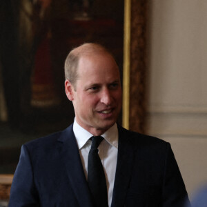 Le prince William, prince de Galles, rencontre des bénévoles et du personnel opérationnel au Windsor Guildhall à Windsor, Royaume Uni, le 22 septembre 2022, afin de les remercier de leur implication dlors des funérailles de la La reine Elisabeth II au château de Windsor. 