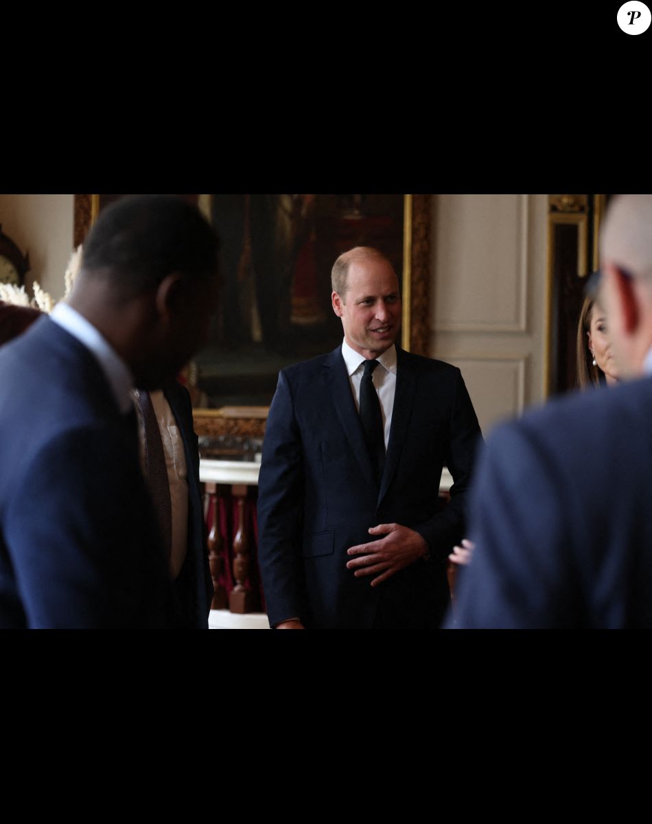 Le prince William, prince de Galles, rencontre des bénévoles et du personnel opérationnel au Windsor Guildhall à Windsor, Royaume Uni, le 22 septembre 2022, afin de les remercier de leur implication dlors des funérailles de la La reine Elisabeth II au château de Windsor.