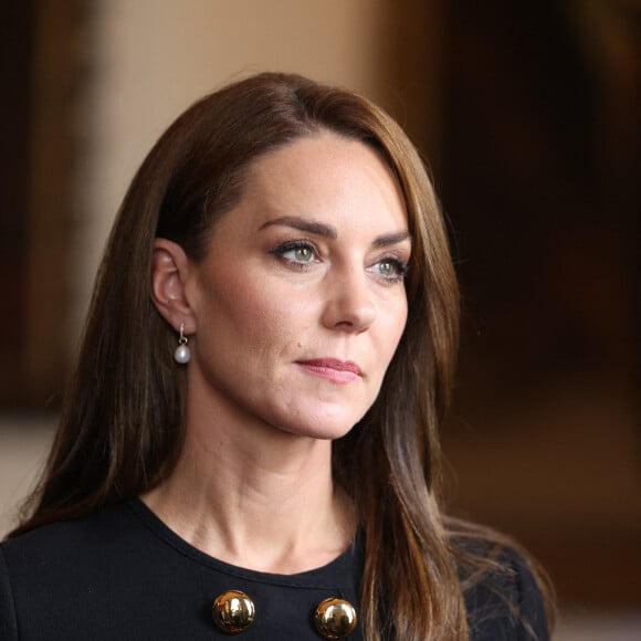 Catherine (Kate) Middleton, princesse de Galles, rencontre des bénévoles et du personnel opérationnel au Windsor Guildhall à Windsor, Royaume Uni, le 22 septembre 2022, afin de les remercier de leur implication dlors des funérailles de la La reine Elisabeth II au château de Windsor. 