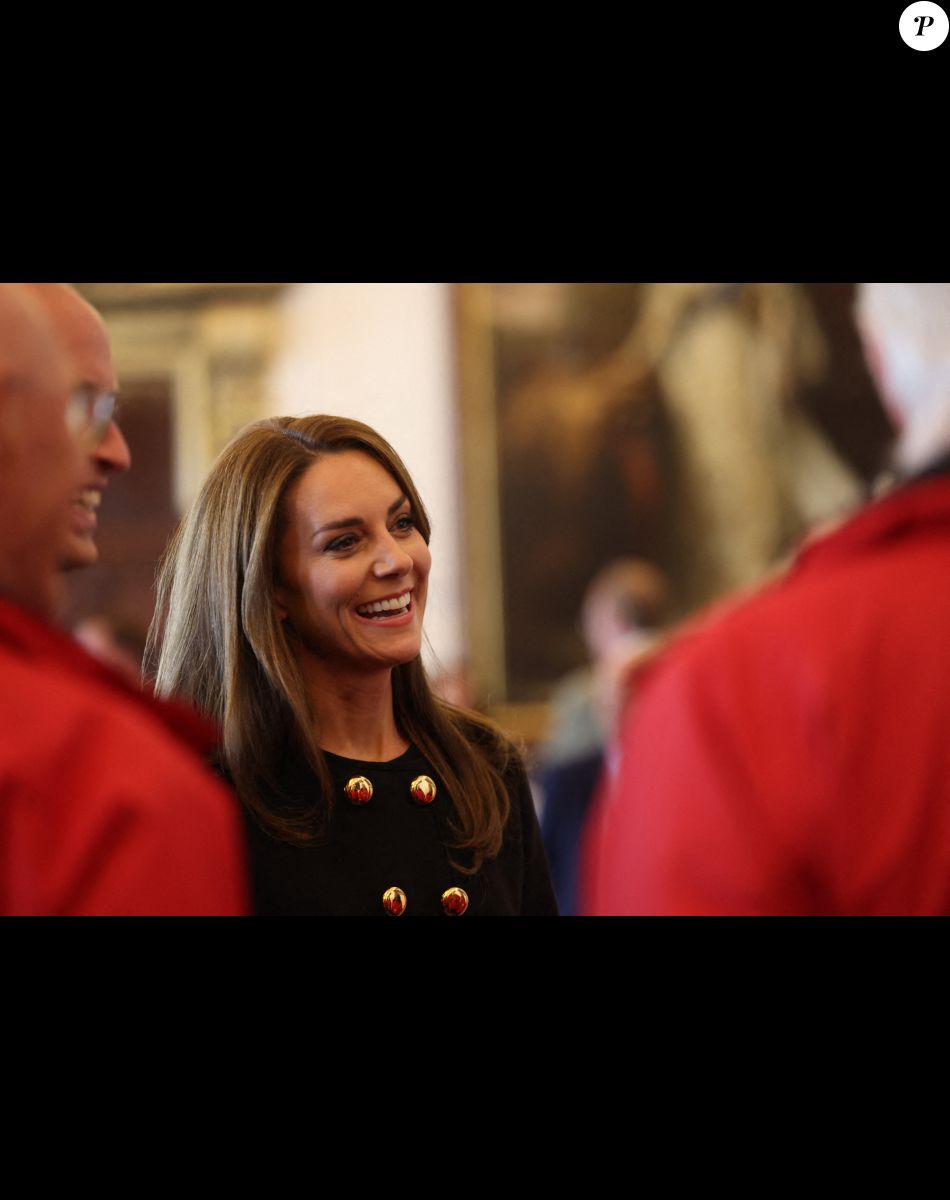 Catherine (Kate) Middleton, princesse de Galles, rencontre des bénévoles et du personnel opérationnel au Windsor Guildhall à Windsor, Royaume Uni, le 22 septembre 2022, afin de les remercier de leur implication dlors des funérailles de la La reine Elisabeth II au château de Windsor.