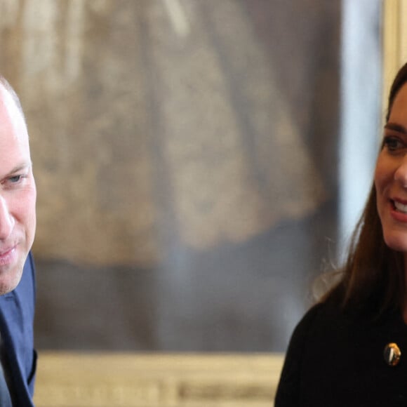 Le prince William, prince de Galles, et Catherine (Kate) Middleton, princesse de Galles, rencontrent des bénévoles et du personnel opérationnel au Windsor Guildhall à Windsor, Royaume Uni, le 22 septembre 2022, afin de les remercier de leur implication dlors des funérailles de la La reine Elisabeth II au château de Windsor. 