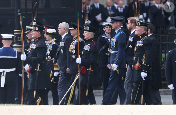 Le roi Charles III d'Angleterre, La princesse Anne, Le prince Andrew, duc d’York,, Le prince Edward, comte de Wessex, Le prince William, prince de Galles, Le prince Harry, duc de Sussex - Sorties du service funéraire à l'Abbaye de Westminster pour les funérailles d'Etat de la reine Elizabeth II d'Angleterre, à Londres, Royaume Uni, le 19 septembre 2022.