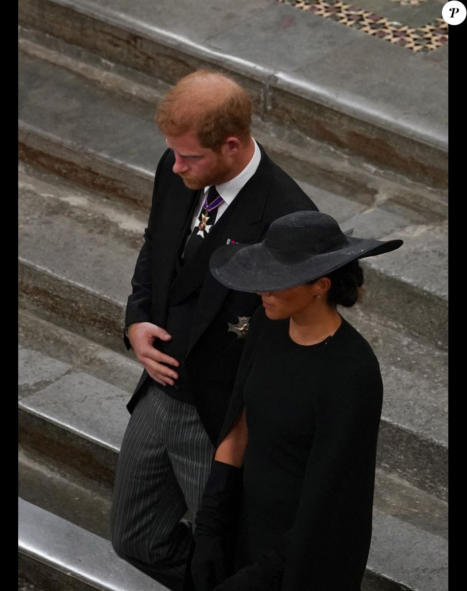Le prince Harry, duc de Sussex et Meghan Markle, duchesse de Sussex - Service funéraire à l'Abbaye de Westminster pour les funérailles d'Etat de la reine Elizabeth II d'Angleterre. Londres, le 19 septembre 2022. © Gareth Fuller / Bestimage