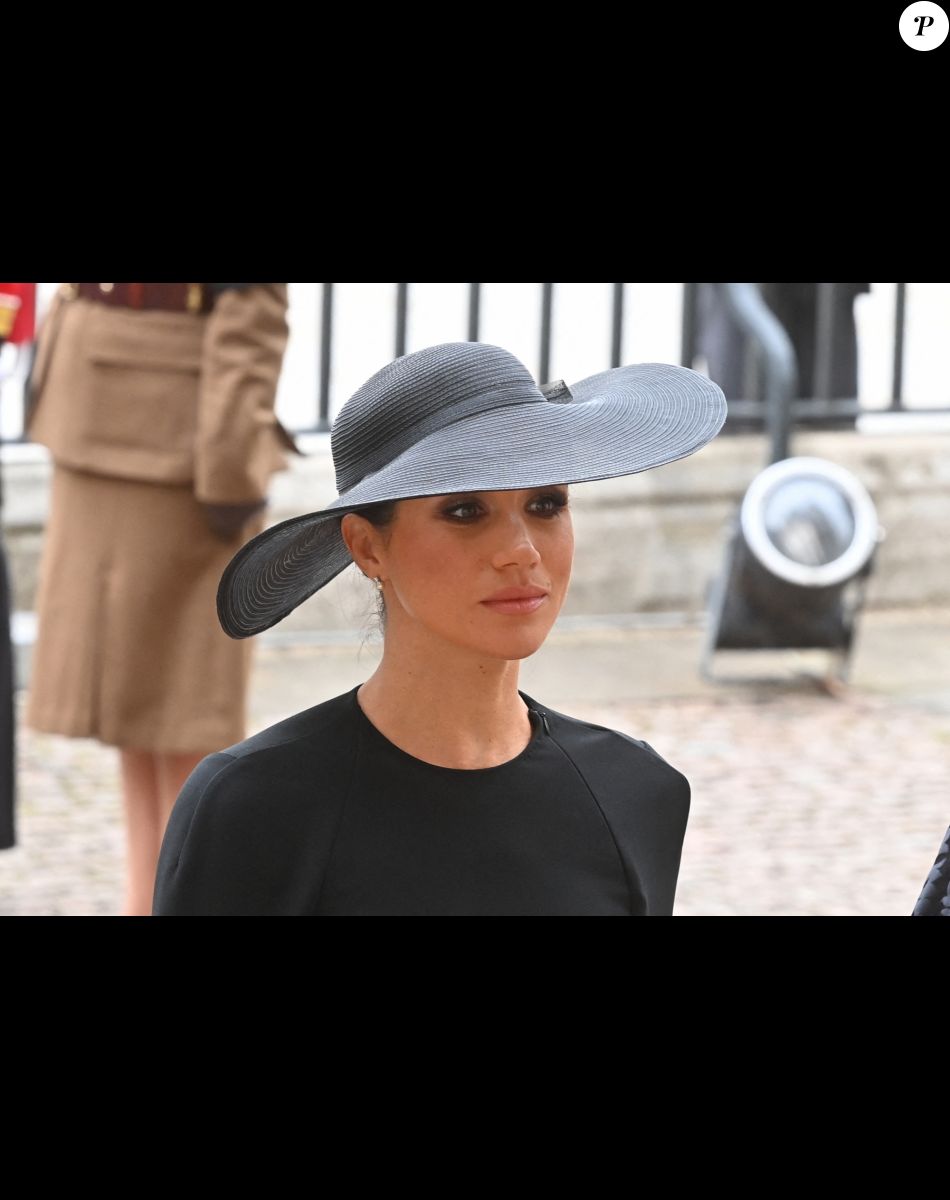 Meghan Markle, duchesse de Sussex - Arrivées au service funéraire à l'Abbaye de Westminster pour les funérailles d'Etat de la reine Elizabeth II d'Angleterre le 19 septembre 2022. © Geoff Pugh / PA via Bestimage