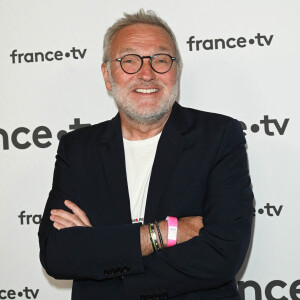 Laurent Ruquier au photocall pour la conférence de presse de rentrée de France TV à la Grande Halle de la Villette à Paris, France, le 6 juillet 2022. © Coadic Guirec/Bestimage