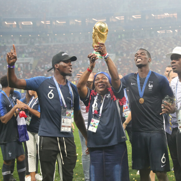 Paul Pogba avec sa mère Yeo et ses frères Florentin Pogba et Mathias Pogba - Finale de la Coupe du Monde de Football 2018 en Russie à Moscou, opposant la France à la Croatie (4-2) le 15 juillet 2018 © Cyril Moreau/Bestimage 