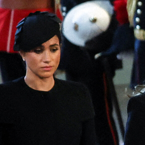 Meghan Markle, duchesse de Sussex, Catherine (Kate) Middleton, princesse de Galles - Intérieur - Procession cérémonielle du cercueil de la reine Elisabeth II du palais de Buckingham à Westminster Hall à Londres, où les Britanniques et les touristes du monde entier pourront lui rendre hommage jusqu'à ses obsèques prévues le 19 septembre 2022. Le 14 septembre 2022.