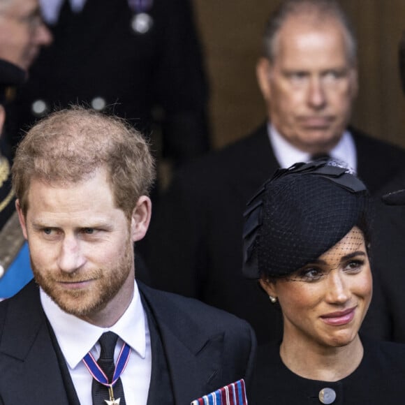 Le prince Harry et Meghan Markle - Procession cérémonielle du cercueil de la reine Elisabeth II du palais de Buckingham à Westminster Hall à Londres le 14 septembre 2022. 