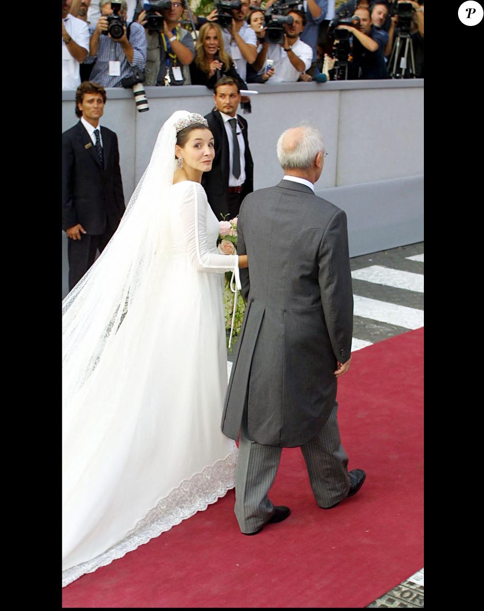Le 25 septembre 2003, Clotilde Courau et le prince Emmanuel-Philibert de Savoie se sont mariés à la basilique Sainte-Marie-des-Anges-et-des-Martyrs à Rome.