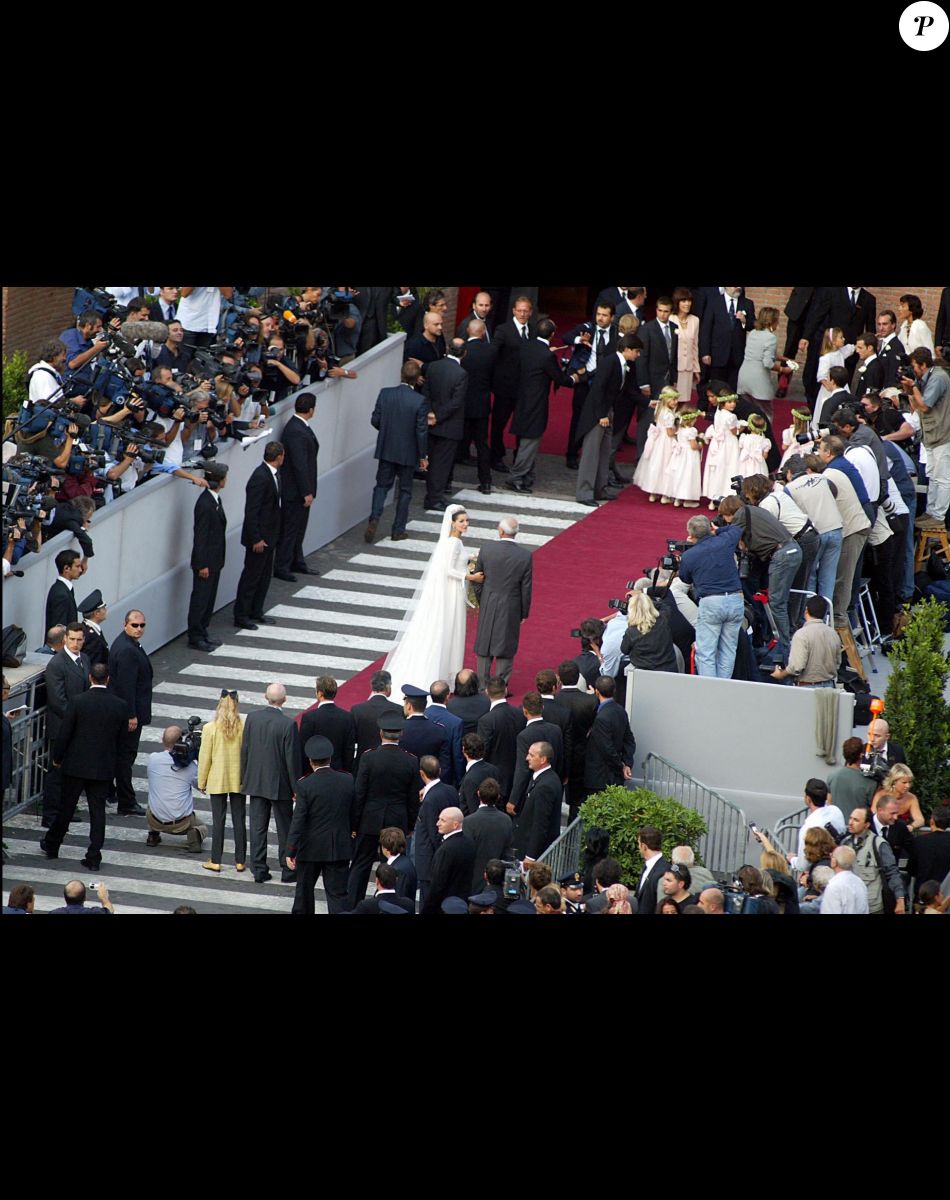 Le 25 septembre 2003, Clotilde Courau et le prince Emmanuel-Philibert de Savoie se sont mariés à la basilique Sainte-Marie-des-Anges-et-des-Martyrs à Rome.