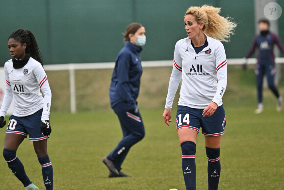 Aminata Diallo et Keira Hamraoui (psg) - Match féminin de l'AS Saint-Etienne contre le Paris Saint-Germain le 23 janvier 2022.