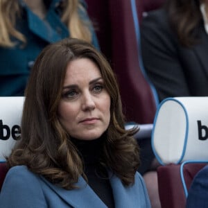 Le prince William, duc de Cambridge, Catherine (Kate) Middleton, duchesse de Cambridge, et le prince Harry assistent à la cérémonie de remise de diplômes des apprentis Coach Core au London Stadium. Londres, le 18 octobre 2017. 