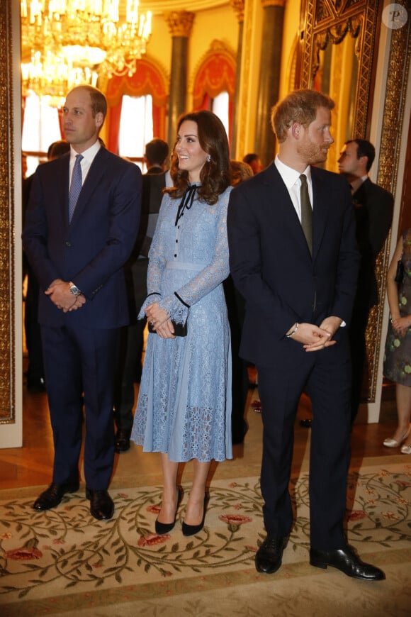 Le prince William, Catherine Kate Middleton, la duchesse de Cambridge (enceinte) et le prince Harry à la réception "World mental health day" au palais de Buckingham à Londres, le 10 octobre 2017. 