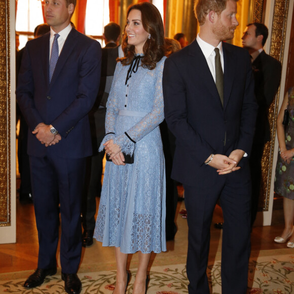 Le prince William, Catherine Kate Middleton, la duchesse de Cambridge (enceinte) et le prince Harry à la réception "World mental health day" au palais de Buckingham à Londres, le 10 octobre 2017. 