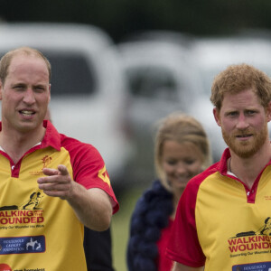 Le prince William, duc de Cambridge et le prince Harry participent au tournoi de polo "The Jerudong Park Trophy" au club de Cirencester et sortent vainqueur du match à Cirencester le 15 juillet 2017 