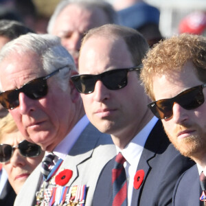 Le prince Charles, prince de Galles, le prince William, duc de Cambridge et le prince Harry lors des commémorations des 100 ans de la bataille de Vimy, (100 ans jour pour jour, le 9 avril 1917) dans laquelle de nombreux Canadiens ont trouvé la mort lors de la Première Guerre mondiale, au Mémorial national du Canada, à Vimy, France, le 9 avril 2017. 