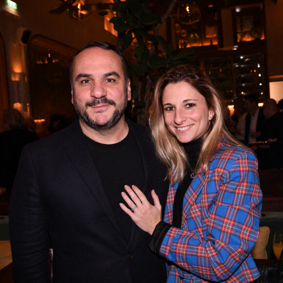 François-Xavier Demaison et sa femme Anaïs Tihay - Soirée d'inauguration du restaurant "Le Mimosa" (2 rue Royale 75008 Paris) de JF. Piège, B.Joannin (Président du Amiens SC) et B.Patou à Paris le 22 novembre 2021. © Rachid Bellak/Bestimage 