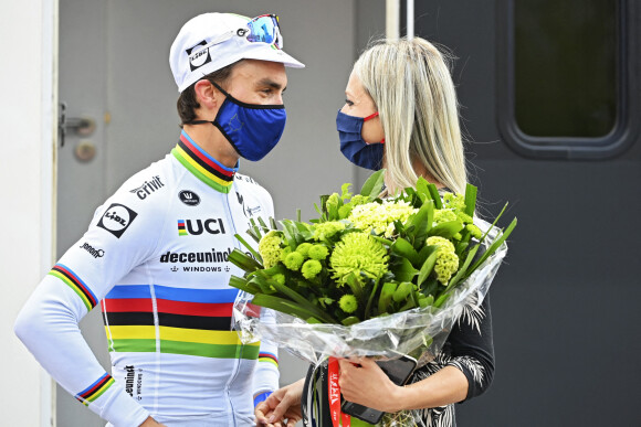 Le cycliste français Julian Alaphilippe remporte sa troisième Flèche Wallonne à Huy en Belgique, le 21 avril 2021, après ses précédentes victoires en 2018 et 2019. Il a devancé Primoz Roglic (Jumbo-Visma) et Alejandro Valverde (Movistar). © Photo News / Panoramic / Bestimage 