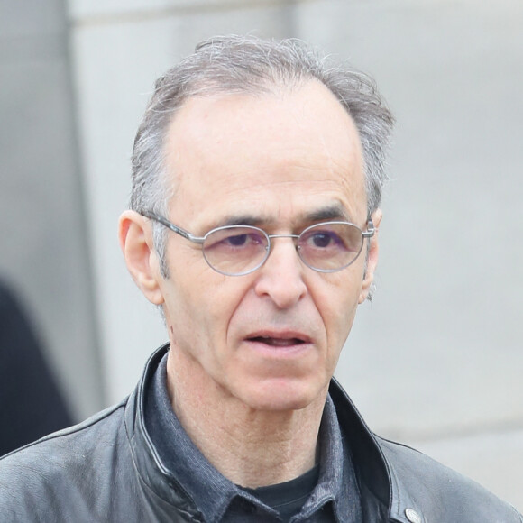 Jean-Jacques Goldman lors des obsèques de Véronique Colucci au cimetière communal de Montrouge.