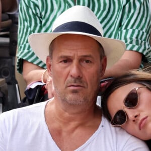 Roger Erhart et sa compagne Delphine Wespiser, Miss France 2012 - Célébrités dans les tribunes des internationaux de France de Roland Garros à Paris le 31 mai 2022. © Cyril Moreau - Dominique Jacovides/Bestimage