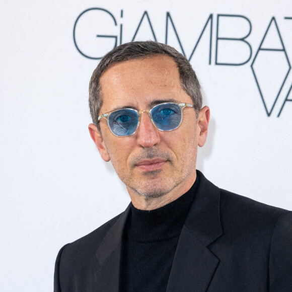 Gad Elmaleh au photocall du défilé femme Giambattista Valli Automne/Hiver 2022/2023 lors de la Fashion Week de Paris, France, le 7 mars 2022. © Olivier Borde/Bestimage 