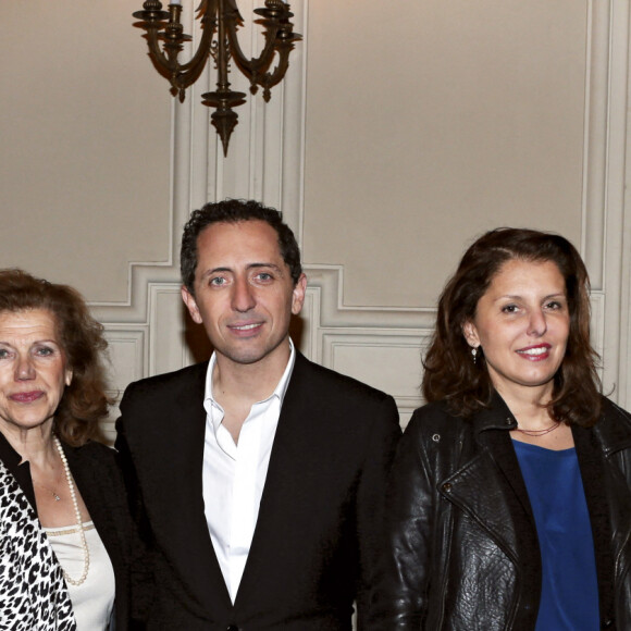 Exclusif - Gad Elmaleh en famille, son père David, sa mère Régine, sa soeur Judith et son frère Arié - Gad Elmaleh triomphe avec son spectacle "Sans Tambour" à l'Opéra Garnier à Paris le 16 mars 2014. Pour la première fois, un humoriste s'est produit dans la prestigieuse salle de spectacle. 