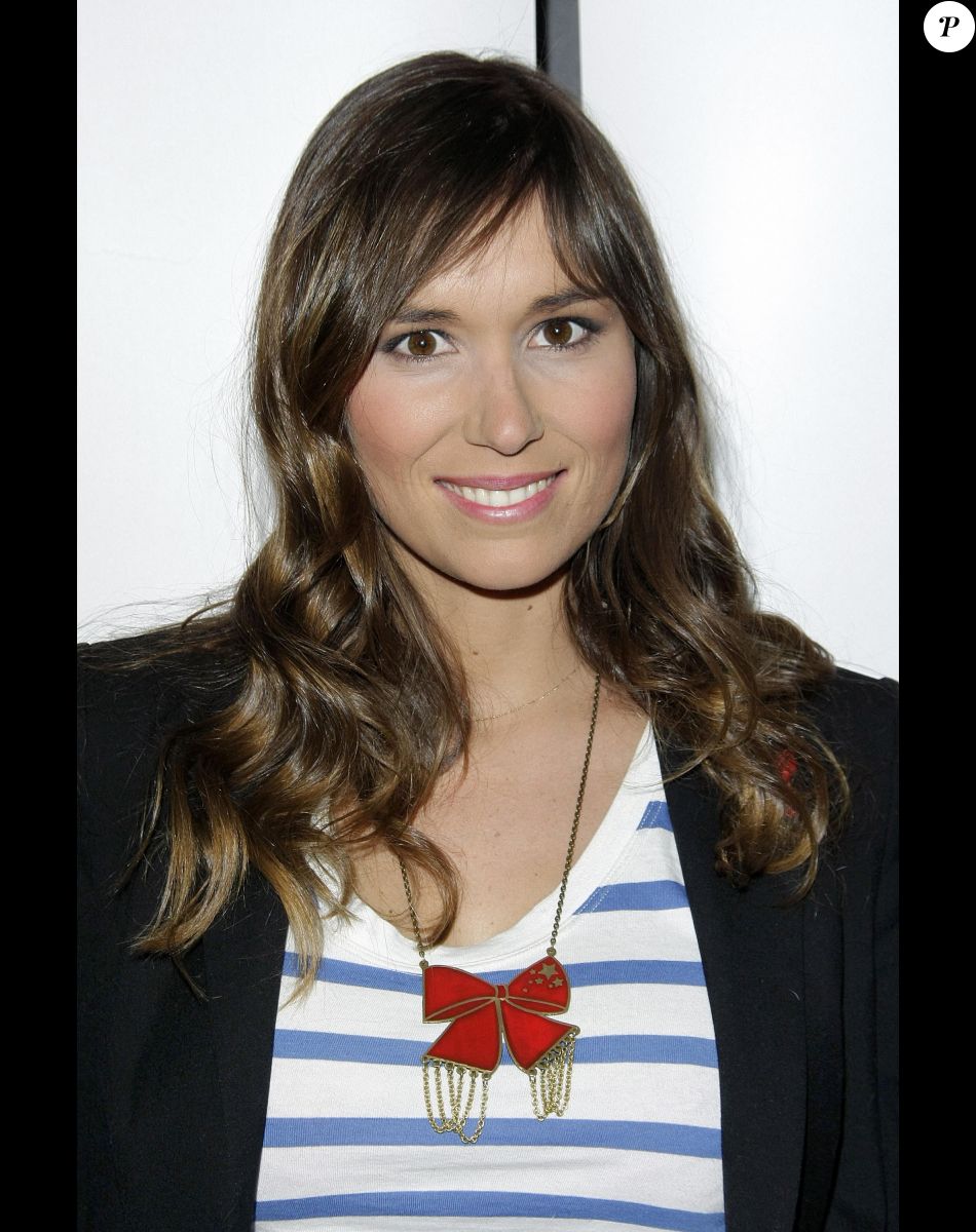 Daphne Y A Que La Verite Qui Compte Daphné Desjeux : L'ex-animatrice de Y'a que la vérité qui compte a  totalement changé de vie : le diaporama - Purepeople