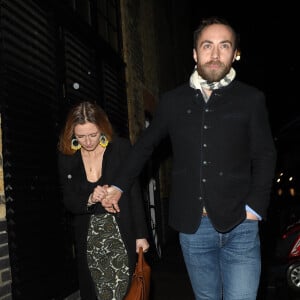 James Middleton et Alizee Thevenet quittant la soirée célébrant les fiançailles de la princesse Beatrice avec Edoardo Mapelli Mozzi à Londres, le 18 décembre 2019.