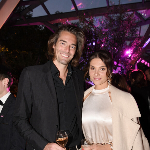 Exclusif - Camille Lacourt et sa compagne Alice Detollenaere - Soirée de gala au profit de l'association "Europa Donna France", organisée par Hotel Peninsula. Paris, le 29 septembre 2022. © Christophe Clovis-Rachid Bellak / Bestimage