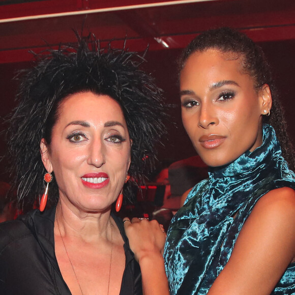 Rossy de Palma et Cindy Bruna - Défilé de Christian Louboutin dans les Salons Eiffel de la Tour Eiffel dans le cadre de la Collection Femme Prêt-à-porter Printemps/Eté 2023 de la Fashion Week de Paris (PWF), France, le 30 septembre 2022. © Bertrand Rindoff/Bestimage 