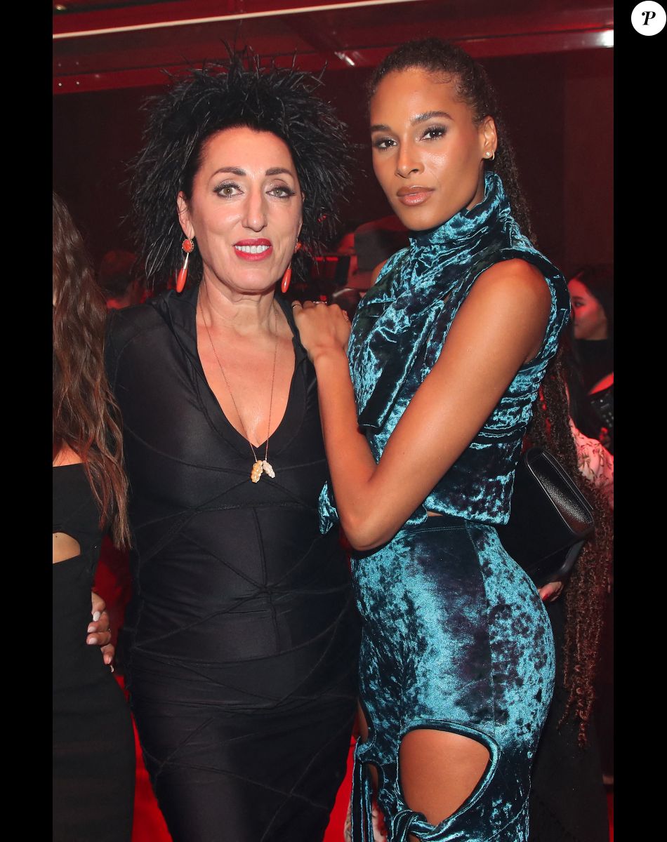 Rossy de Palma et Cindy Bruna - Défilé de Christian Louboutin dans les Salons Eiffel de la Tour Eiffel dans le cadre de la Collection Femme Prêt-à-porter Printemps/Eté 2023 de la Fashion Week de Paris (PWF), France, le 30 septembre 2022. © Bertrand Rindoff/Bestimage
