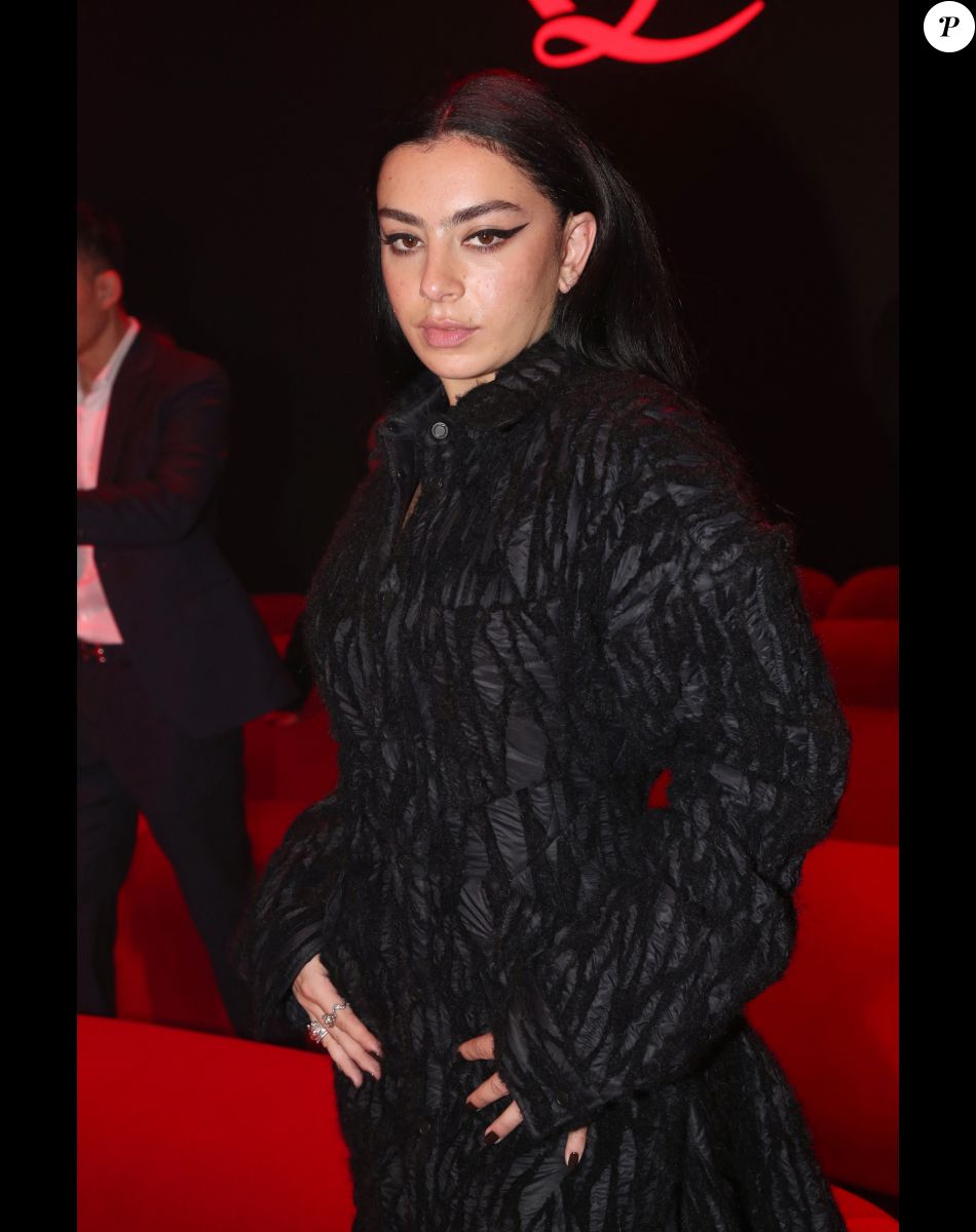 Charli XCX - Défilé de Christian Louboutin dans les Salons Eiffel de la Tour Eiffel dans le cadre de la Collection Femme Prêt-à-porter Printemps/Eté 2023 de la Fashion Week de Paris (PWF), France, le 30 septembre 2022. © Bertrand Rindoff/Bestimage