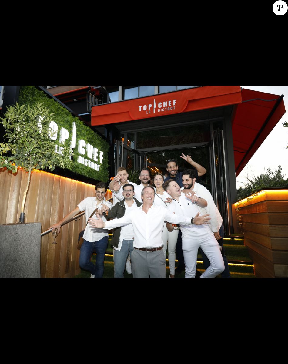 Exclusif - Stéphane Rotenberg et ses chefs Victor Mercier, Coline Faulquier, Camille Delcroix, Arnaud Delvenne, Mohamed Cheikh, Pascal Barandoni, Merouan Bounekraf, Baptiste Renouard - Ouverture du premier restaurant "Top Chef" Le Bistrot à Suresnes le 7 juillet 2022. © Marc Ausset-Lacroix/Bestimage