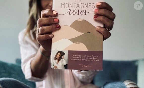 Rose et son livre "Les Montagnes roses". Le 25 août 2022.