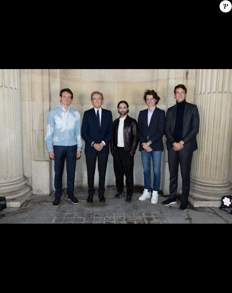 Frédéric Arnault, Bernard Arnault, Nicolas Ghesquière, Jean Arnault et Alexandre Arnault - Greeting du défilé Louis Vuitton Collection Femme Prêt-à-porter Printemps/Eté 2023 lors de la Fashion Week de Paris (PFW), France, le 4 octobre 2022. © Olivier Borde/Bertrand Rindoff Petroff/Bestimage