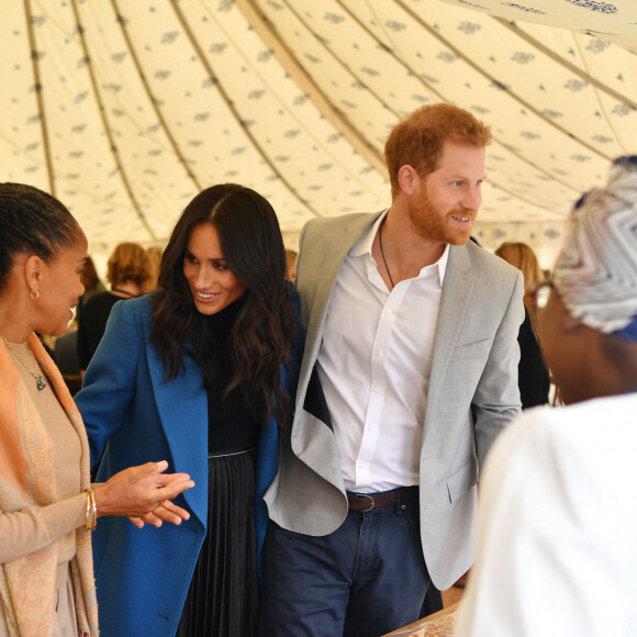 Meghan Markle, duchesse de Cambridge, le prince Harry, duc de Sussex, reçoivent les femmes qui apparaissent dans le livre de recettes ""Together, our community cookbook"" au palais Kensington à Londres le 20 septembre 2018. Doria Ragland, la mère de Meghan Markle 