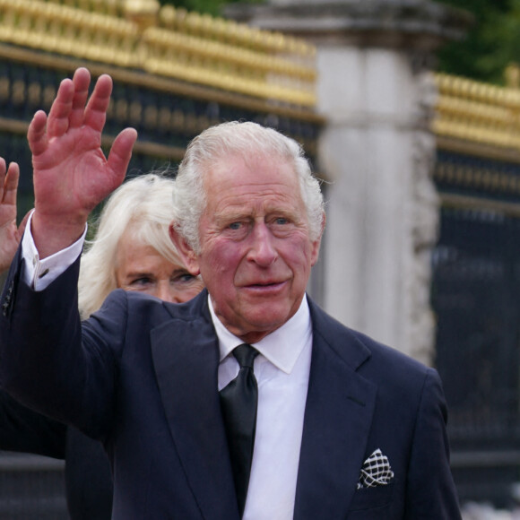 Le roi Charles III d'Angleterre et Camilla, reine consort d'Angleterre, arrivent à Buckingham Palace, le 9 septembre 2022.