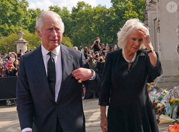Le roi Charles III d'Angleterre et Camilla, reine consort d'Angleterre, arrivent à Buckingham Palace, le 9 septembre 2022.